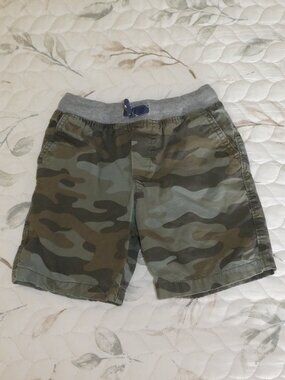 4/$20 Carter's Boys Camo Shorts Size 4T